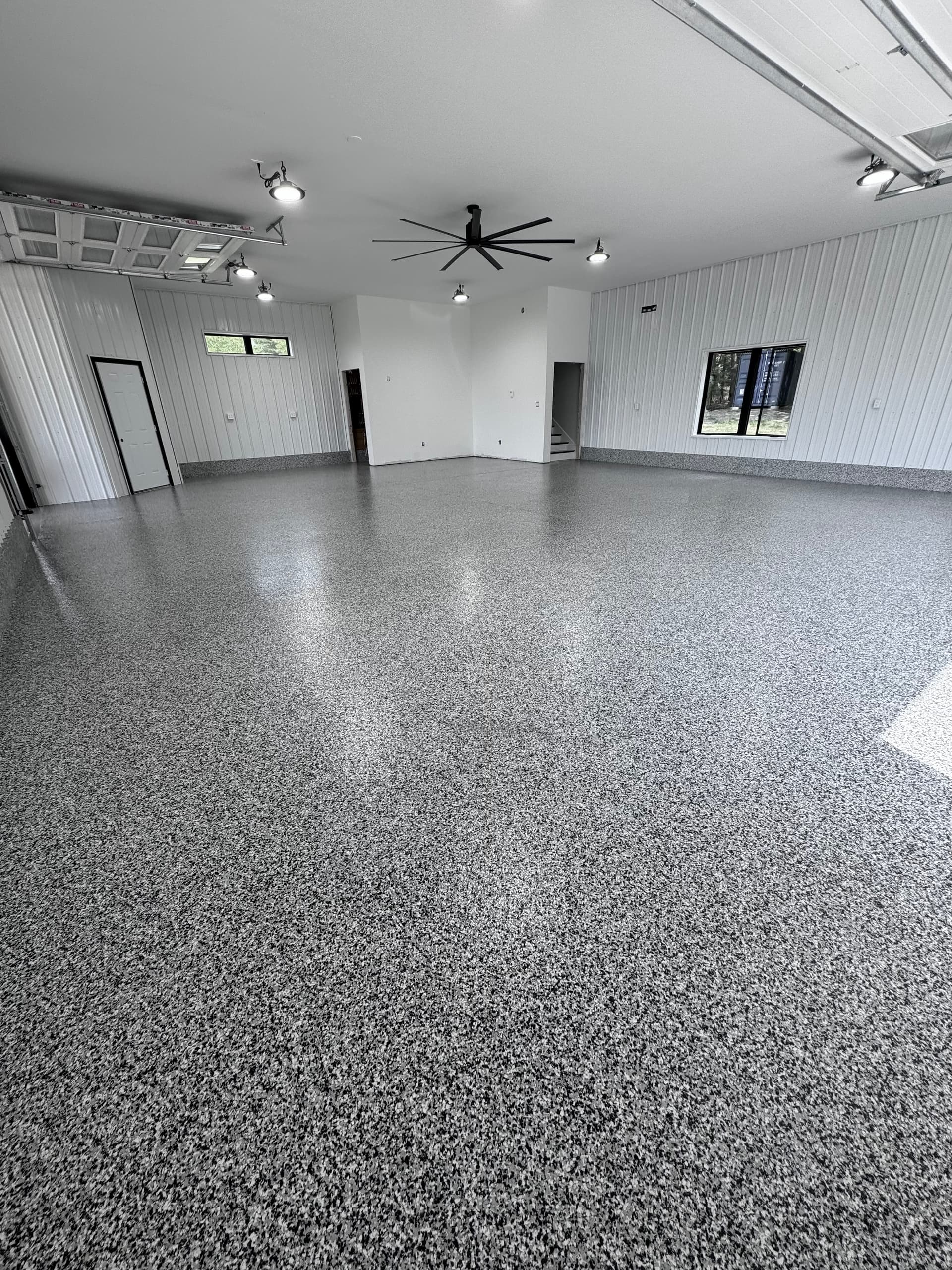 Flake floor finish